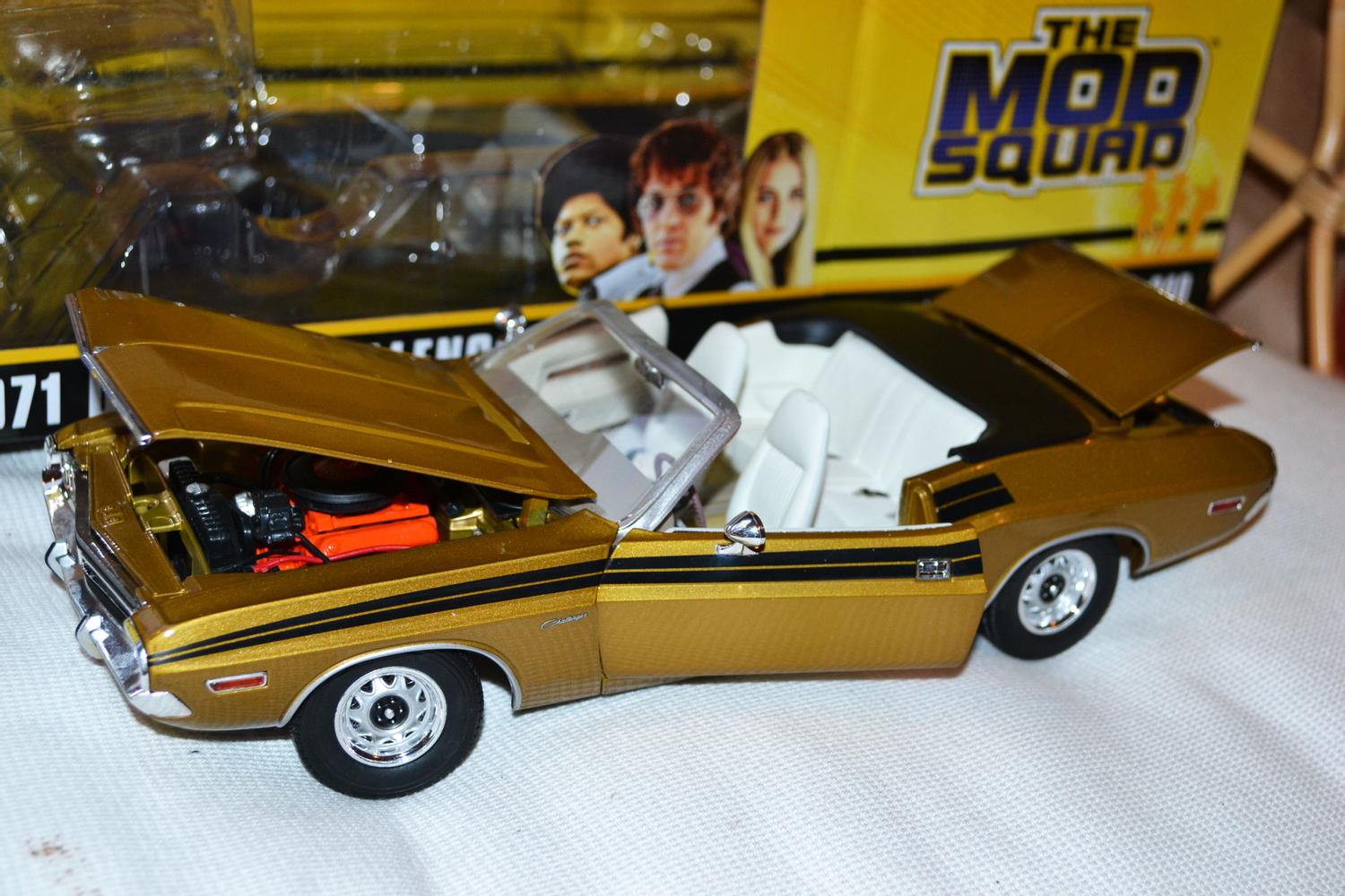 Dodge Challenger 340 Cabriolet 1971 Guld 1:18 Greenlight 27cm Ny