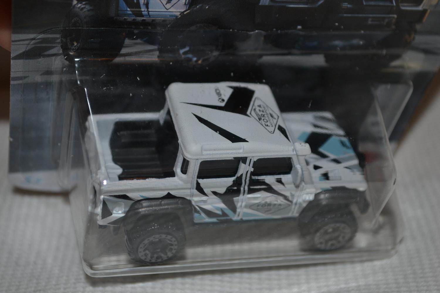 Land Rover Defender Double Cab Pickup 2015 1:64 Hot Wheels Forza 7cm Ny