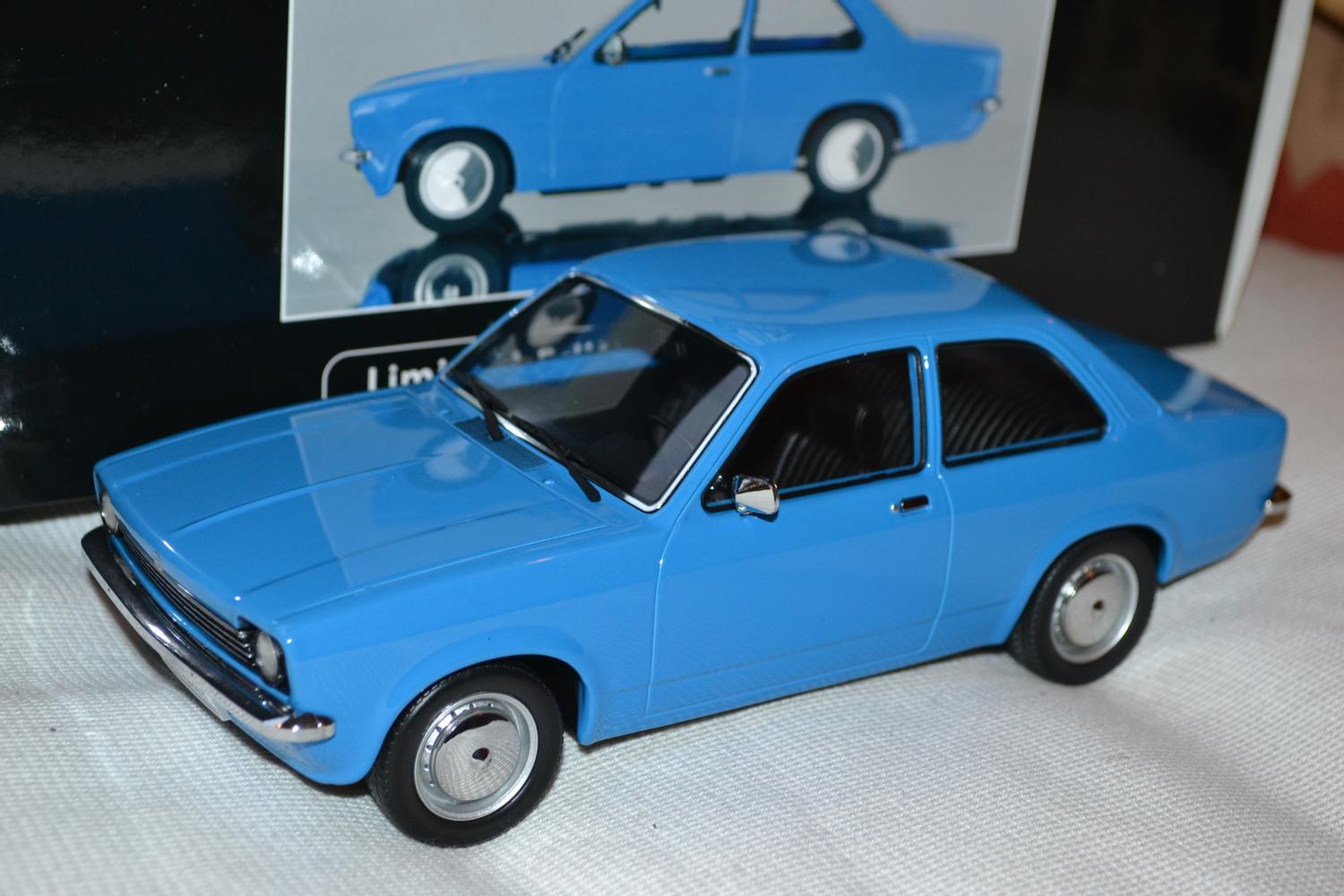 Opel Kadett C Limousine 1972 Blå 1:18 KK Scale 22cm Ny