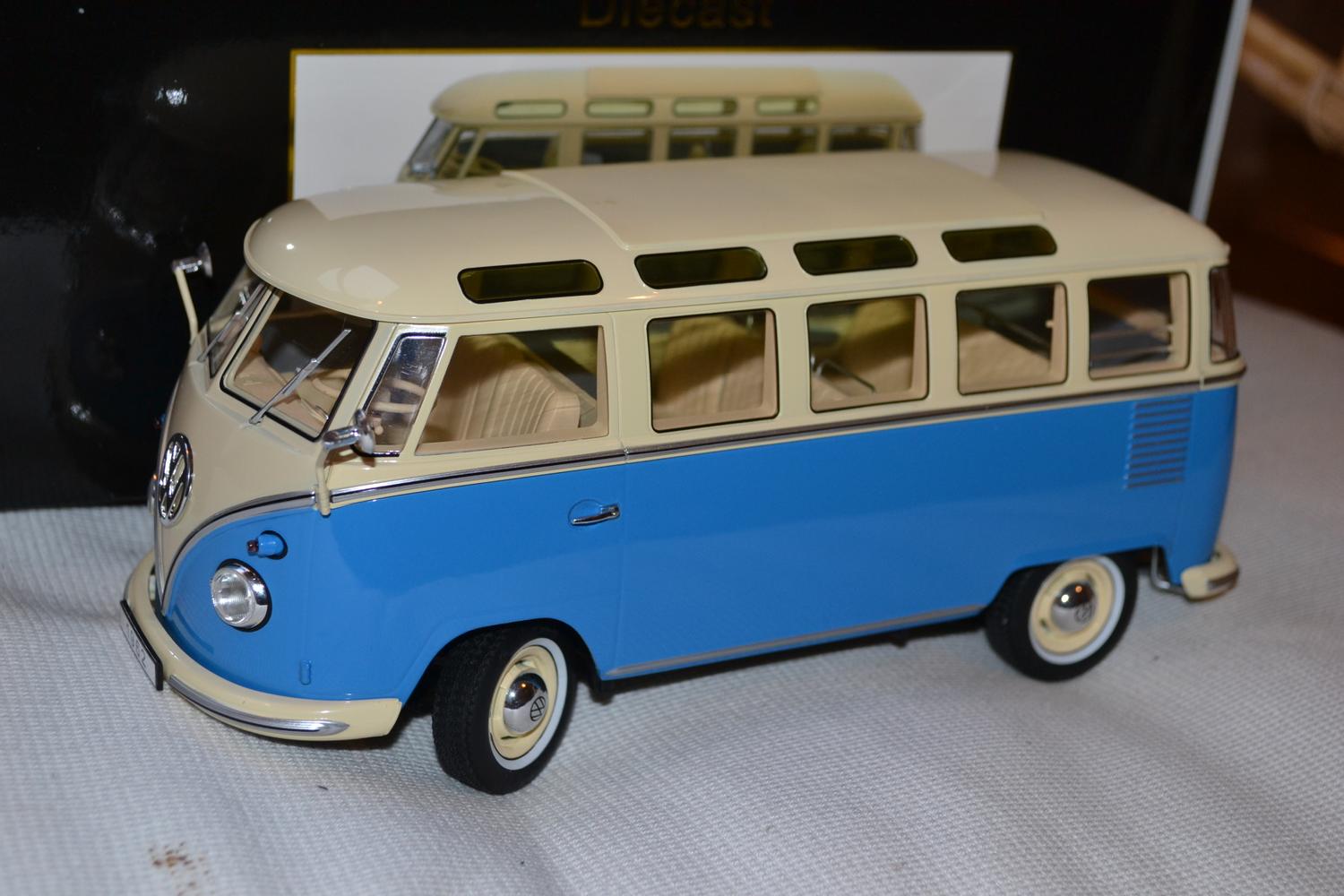 Volkswagen T1 Samba Folkbuss 1962 Blå/Vit 1:18 KK Scale 23cm Ny