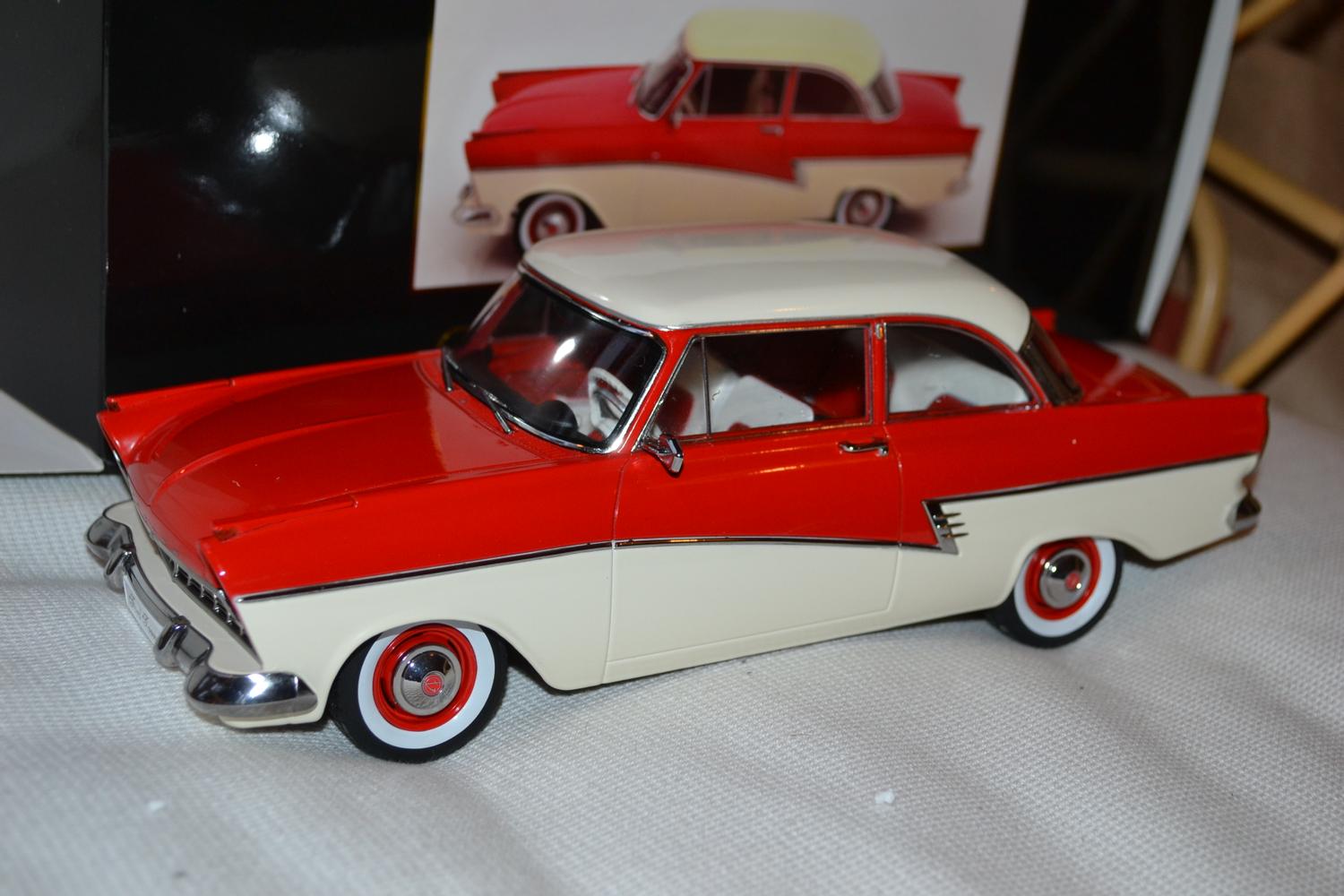 Ford Taunus 17M P2 1957 Röd/Vit 1:18 KK Scale 24cm Ny