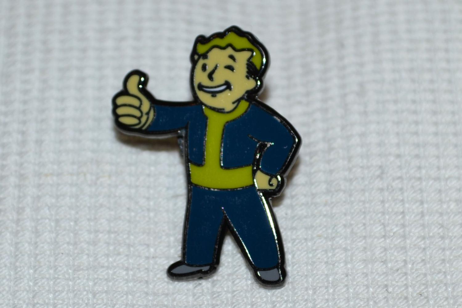 Fallout Boy m Tummen Upp m. Emalj Brosch Pin 3cm Ny