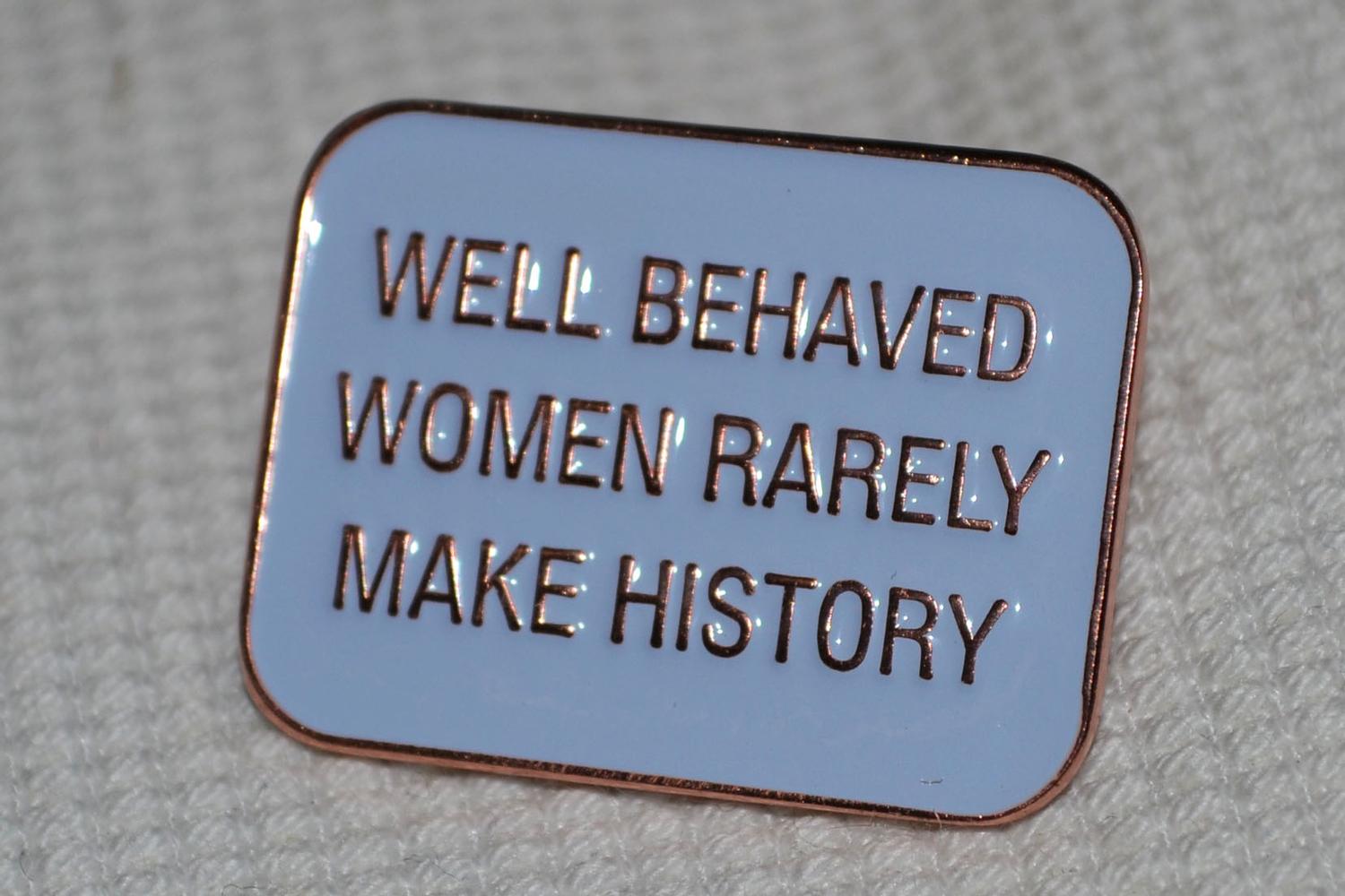 Well Behaved Women Rarely Make History Feminism m. Emalj Brosch Pin 3cm Ny