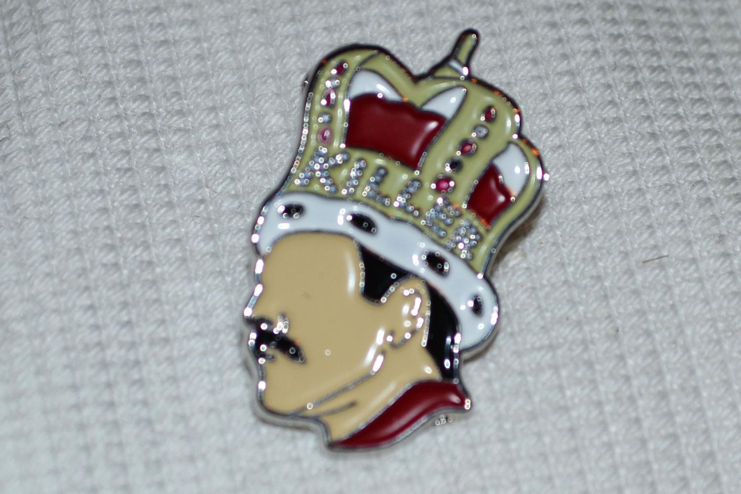 Freddie Mercury Queen Vanlig Krona m. Emalj Brosch Pin 3cm Ny