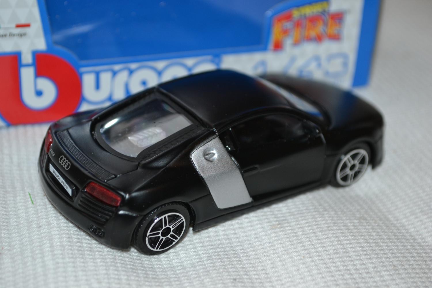 Audi R8 Svart 1:43 Burago (Street Fire) 10cm Ny