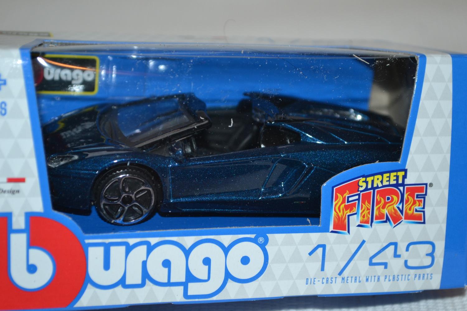 Aventador LP700-4 Roadster Blå 1:43 Burago (Street Fire) 10cm Ny