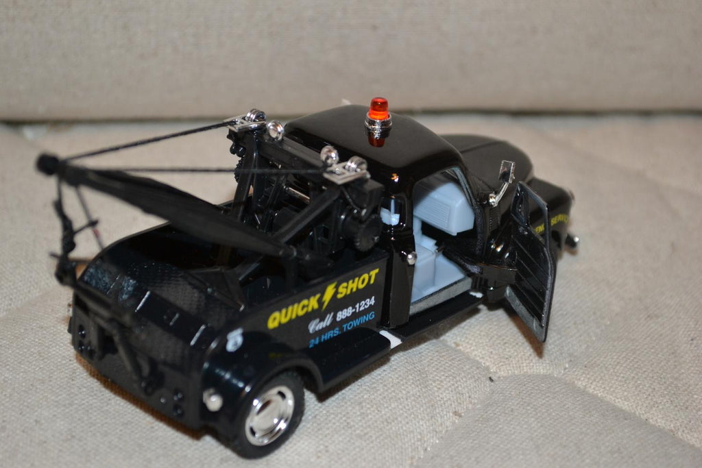 Svart Chevrolet 3100 Bilbärgare 1953 1:38 Kinsmart 14cm Ny