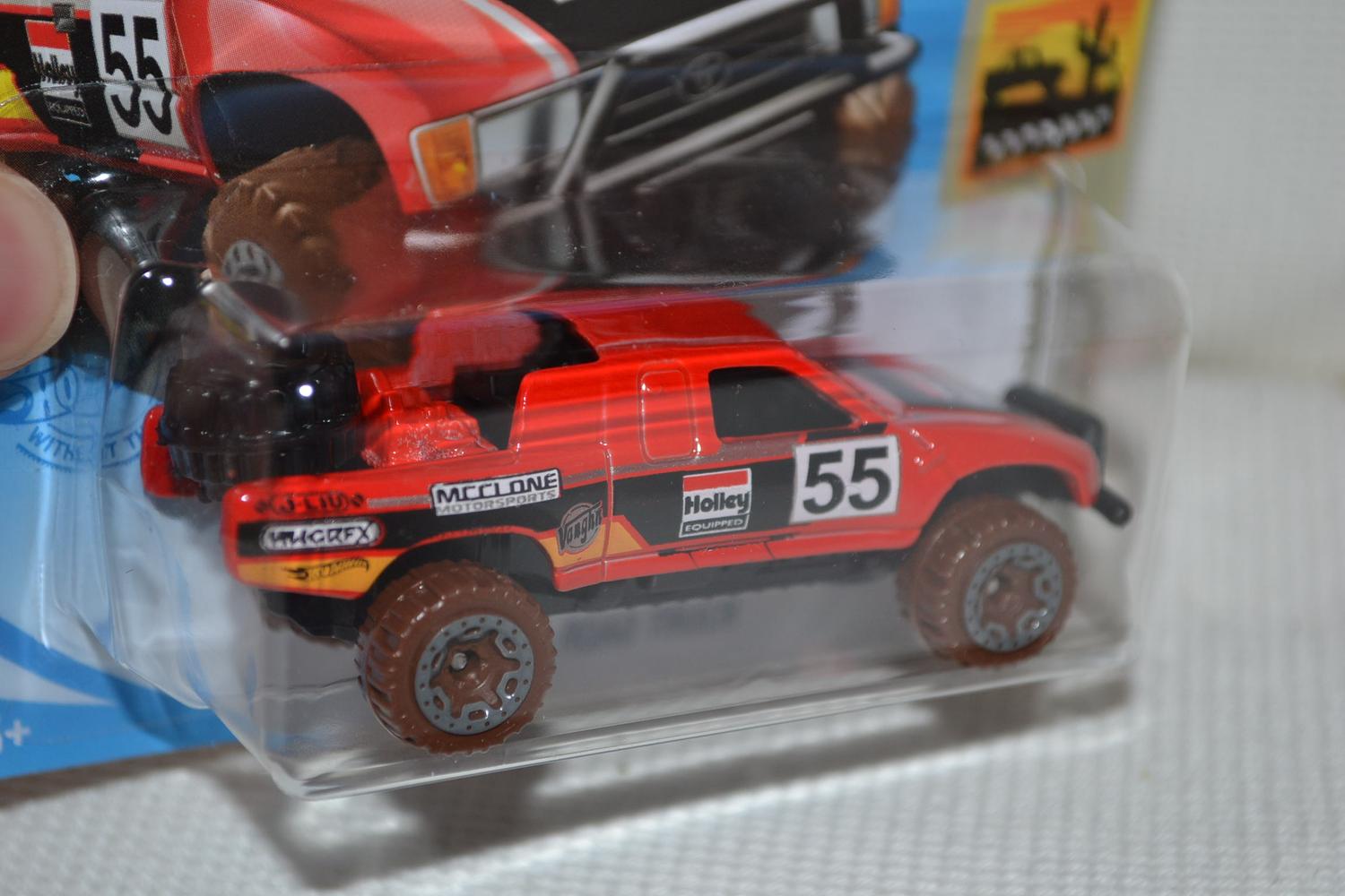 Toyota Off-Road Truck Röd 1:64 Hot Wheels 2021 7cm Ny