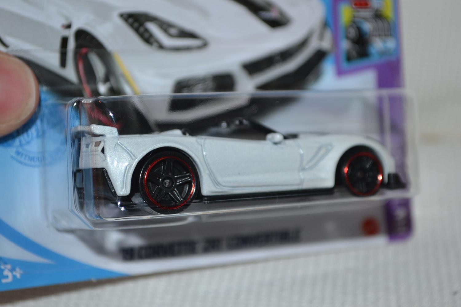 2019 Corvette ZR1 Convertible Vit 1:64 Hot Wheels 2021 7cm Ny
