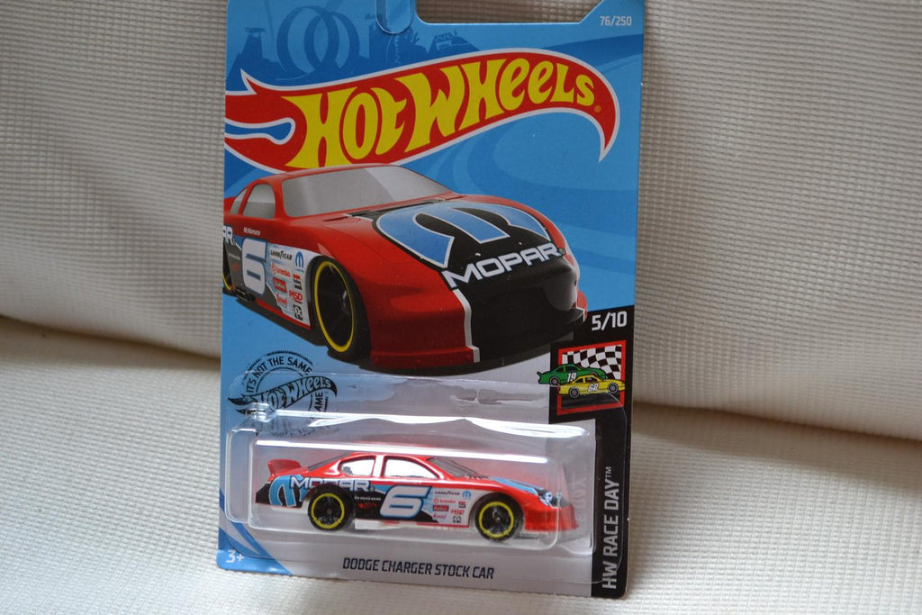 Dodge Charger Stock Car 1:64 Hot Wheels (USA Long card 2018) Ny