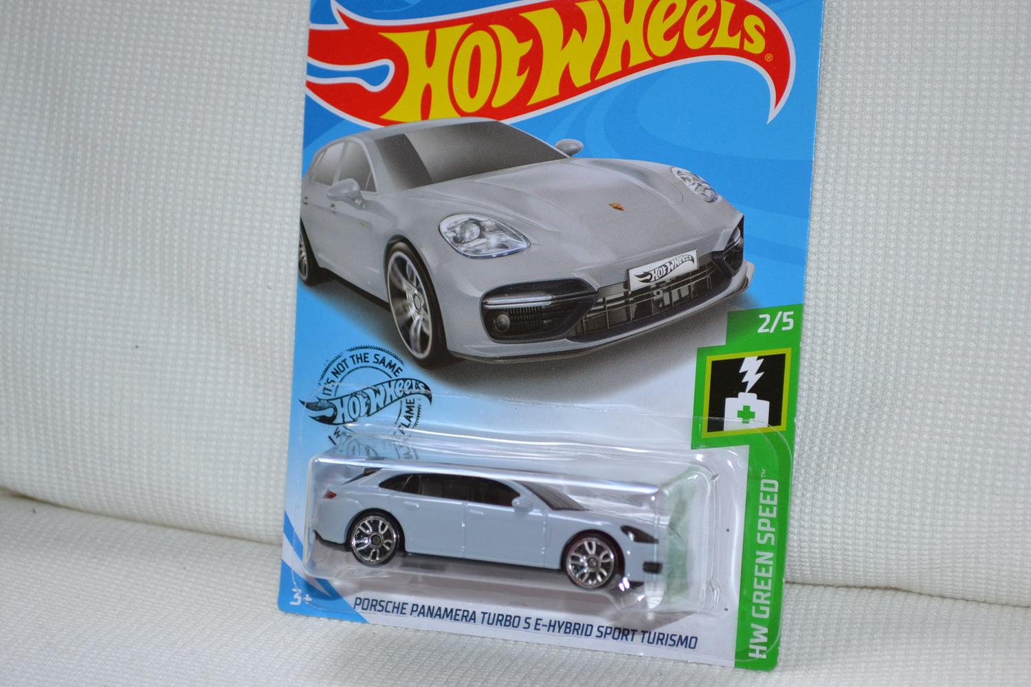 Porsche Panamera Turbo S E Hybrid Sport 1:64 Hot Wheels (USA Long card 2018) Ny