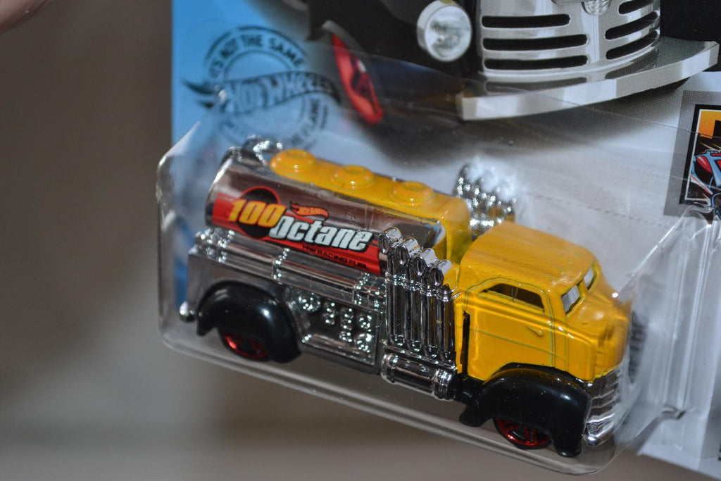 Fast Gassin Tankbil 1:64 Hot Wheels (USA Long card 2018) Ny