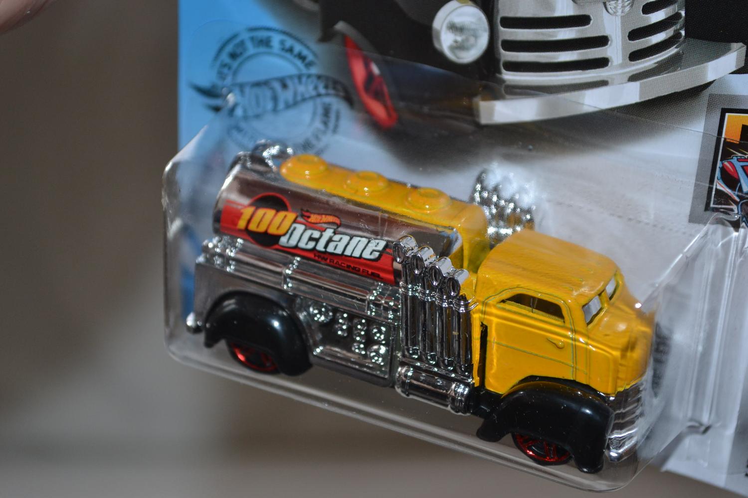 Fast Gassin Tankbil 1:64 Hot Wheels (USA Long card 2018) Ny