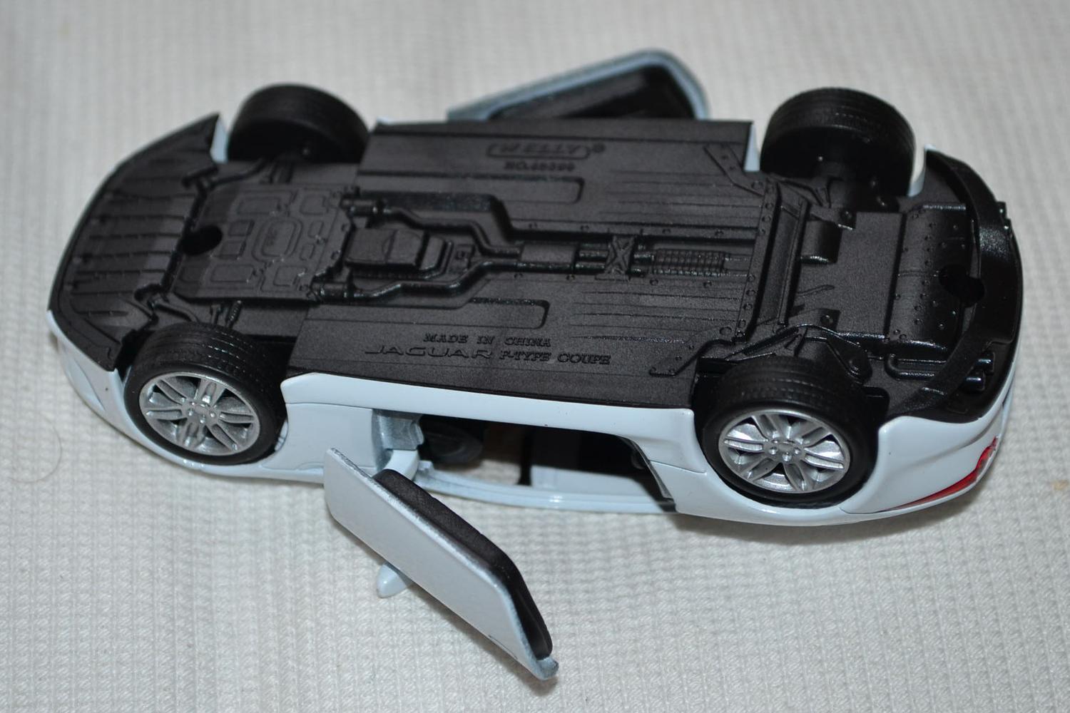 Jaguar F-Type Coupe Vit 1:34-1:38 Welly 11cm Pullback Ny