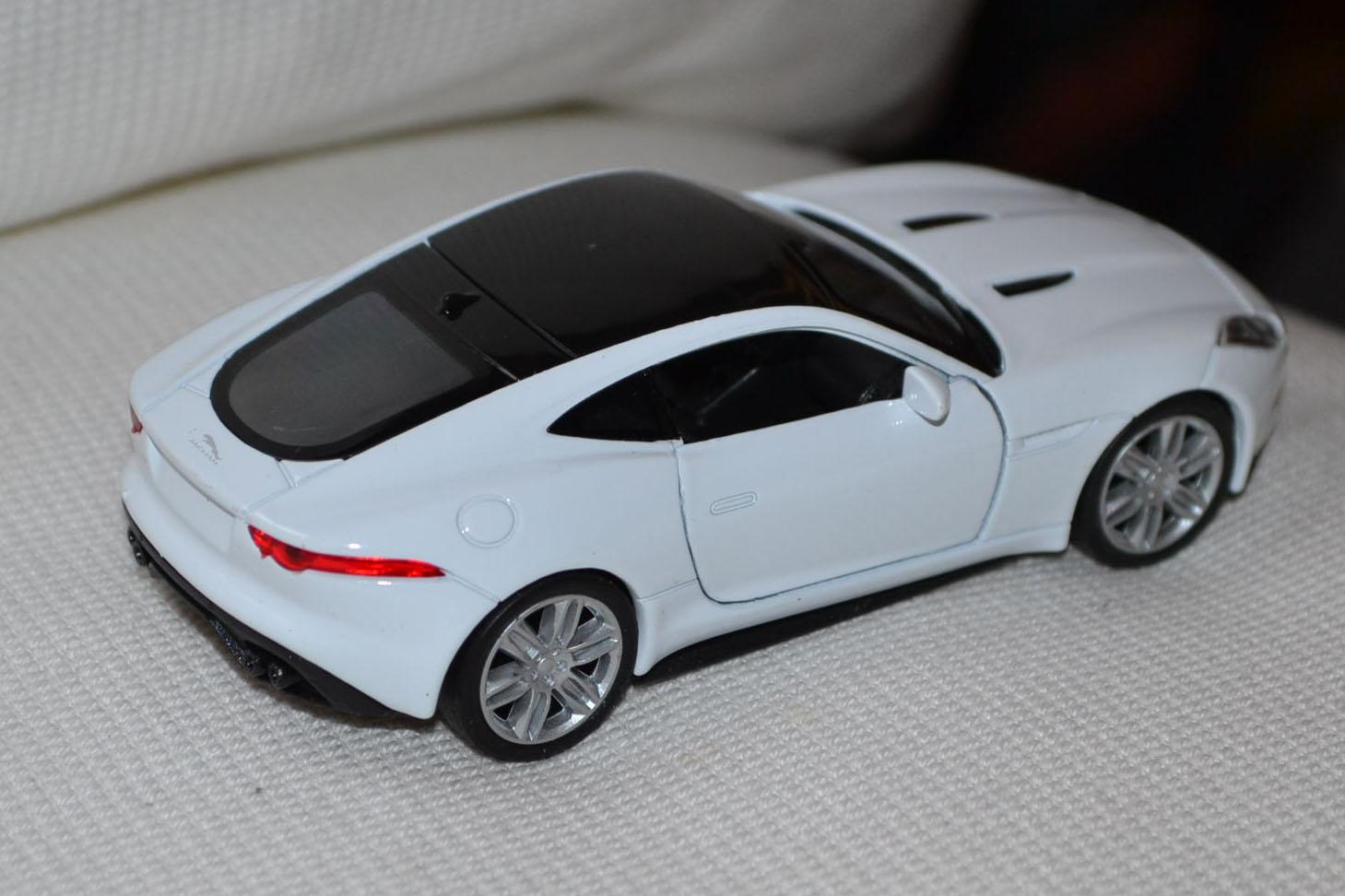 Jaguar F-Type Coupe Vit 1:34-1:38 Welly 11cm Pullback Ny