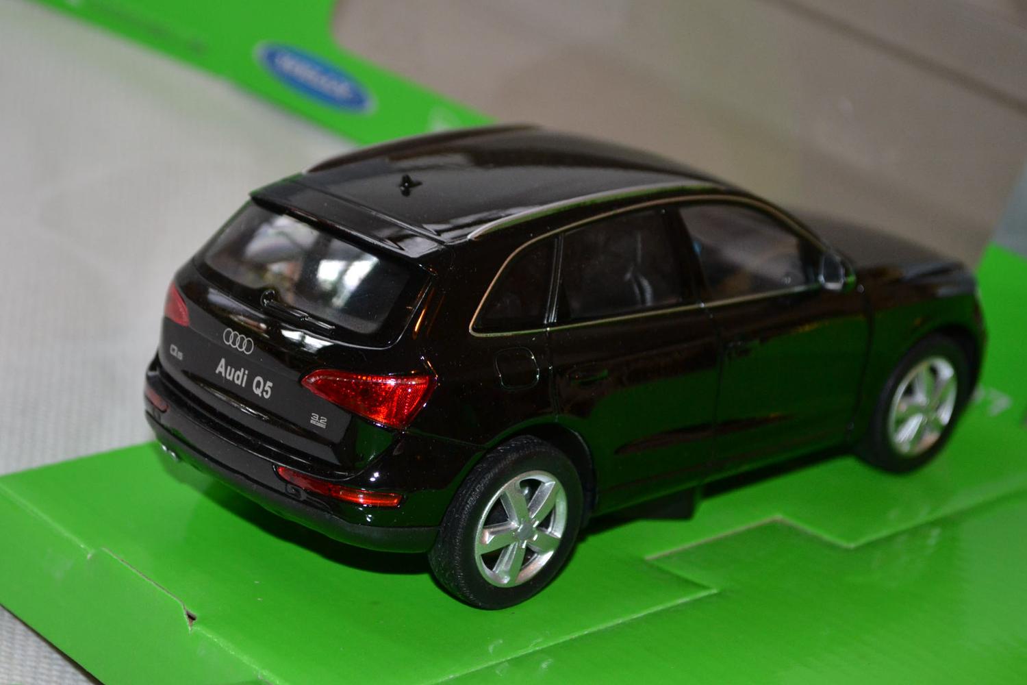 Audi Q5 2009 Svart 1:24 Welly 18cm Ny