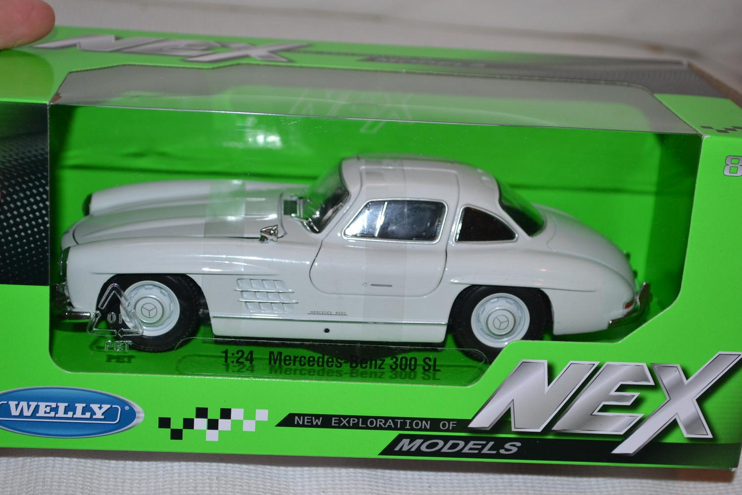 Mercedes Benz 300 SL Vit 1:24 Welly 18cm Ny