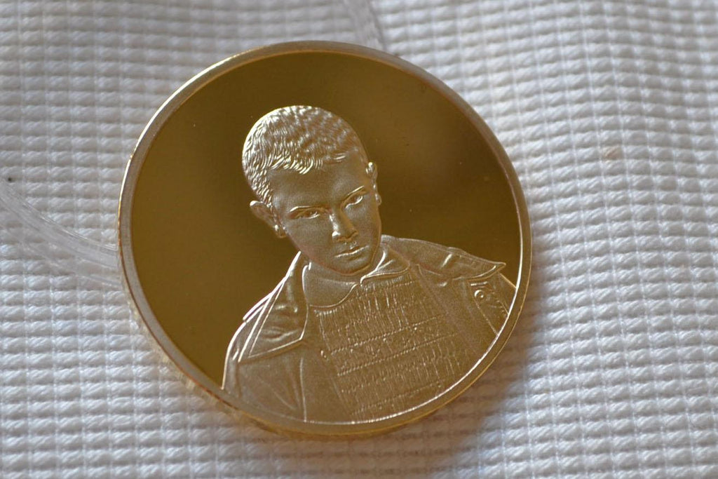 Mynt Stranger Things 4cm Guldplätering Ny