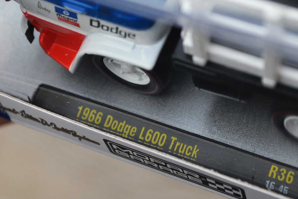 1966 Dodge L600 Truck 1:64 M2 Machines (Detroit Muscle, Mopa