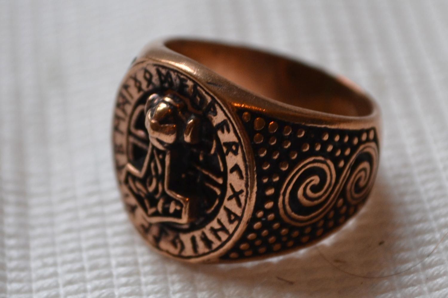 Thorshammare, Runor på Ring Brons (Strl 20) Ny