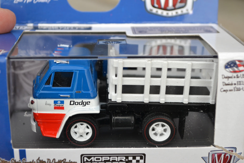 1966 Dodge L600 Truck 1:64 M2 Machines (Detroit Muscle, Mopa