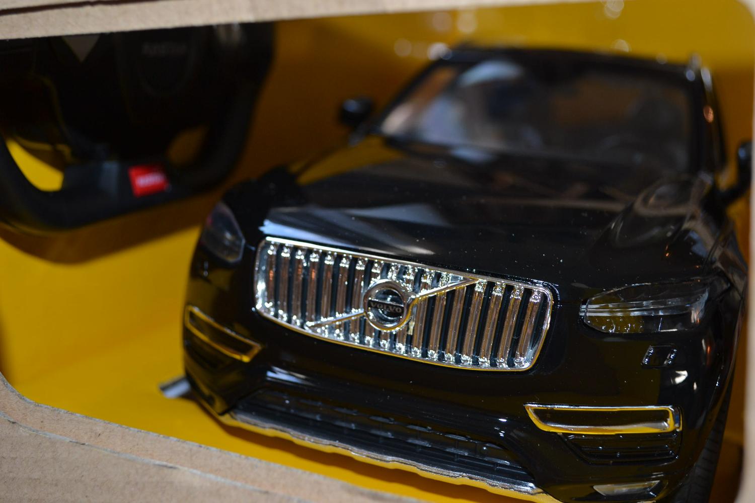 VOLVO XC90 Svart 1:14 Radiostyrd RC 34cm Rastar (AA-batterier behövs) Ny