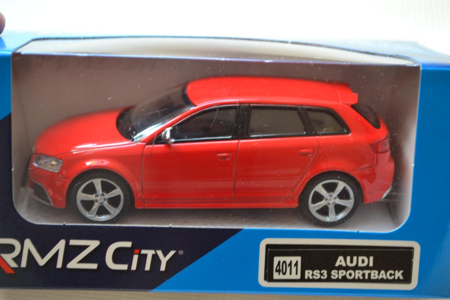 Audi RS3 Sportback Röd 1:43 RMZ Zity 10cm Ny