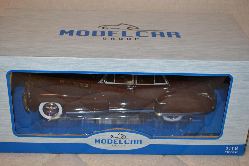 Cadillac Fleetwood Series 60 Brun 1941 1:18 MCG 29cm Trasigt Innertak Ny