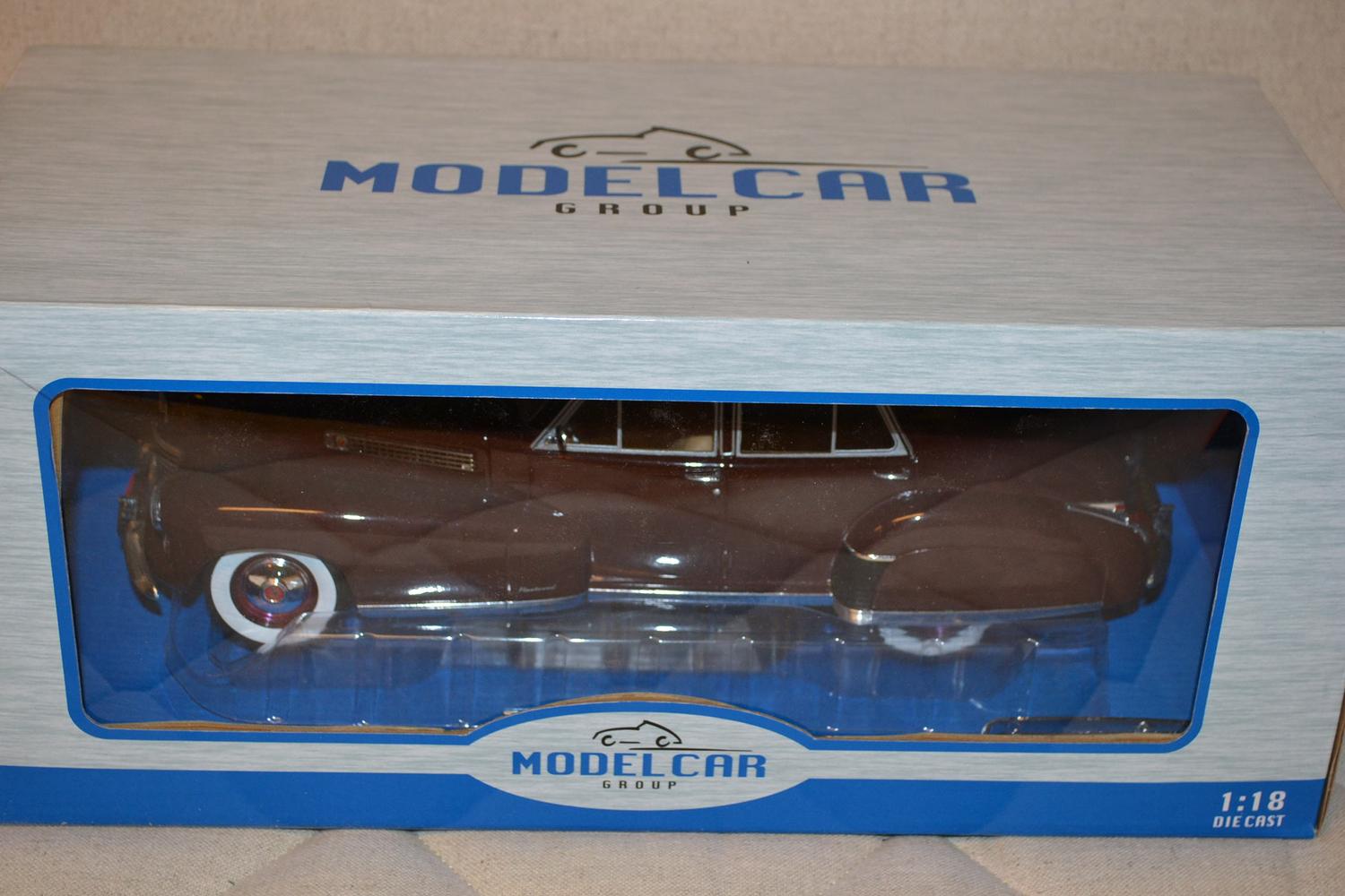 Cadillac Fleetwood Series 60 Brun 1941 1:18 MCG 29cm Trasigt Innertak Ny