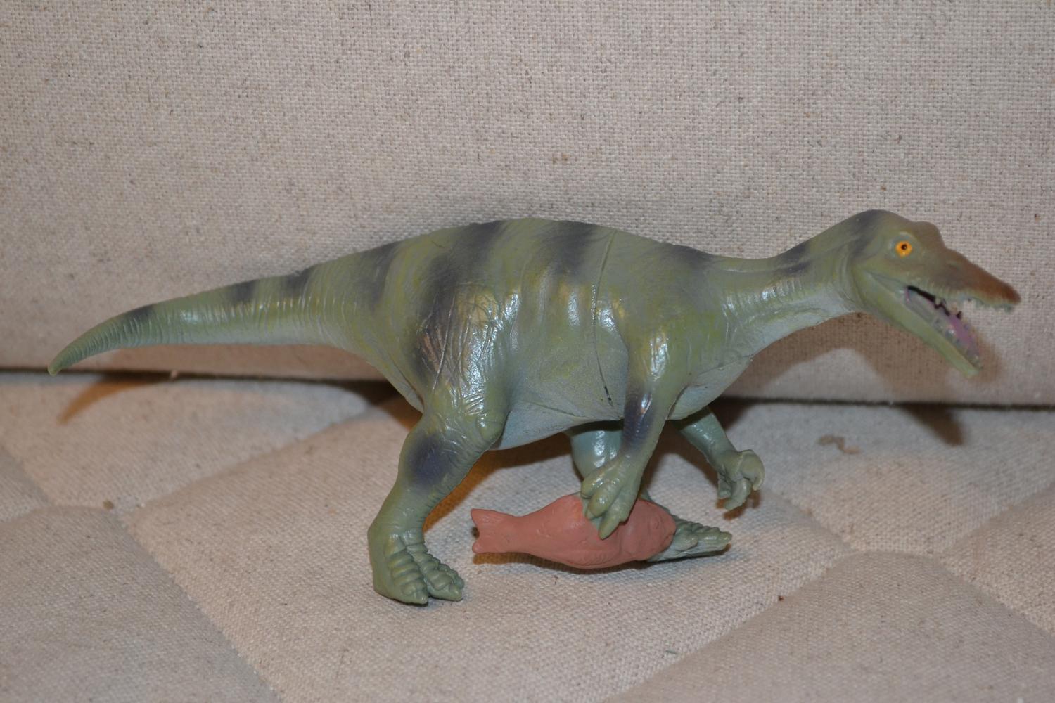 Velociraptor m. Fisk Ljusgrön Dinosaurie 17cm Ny