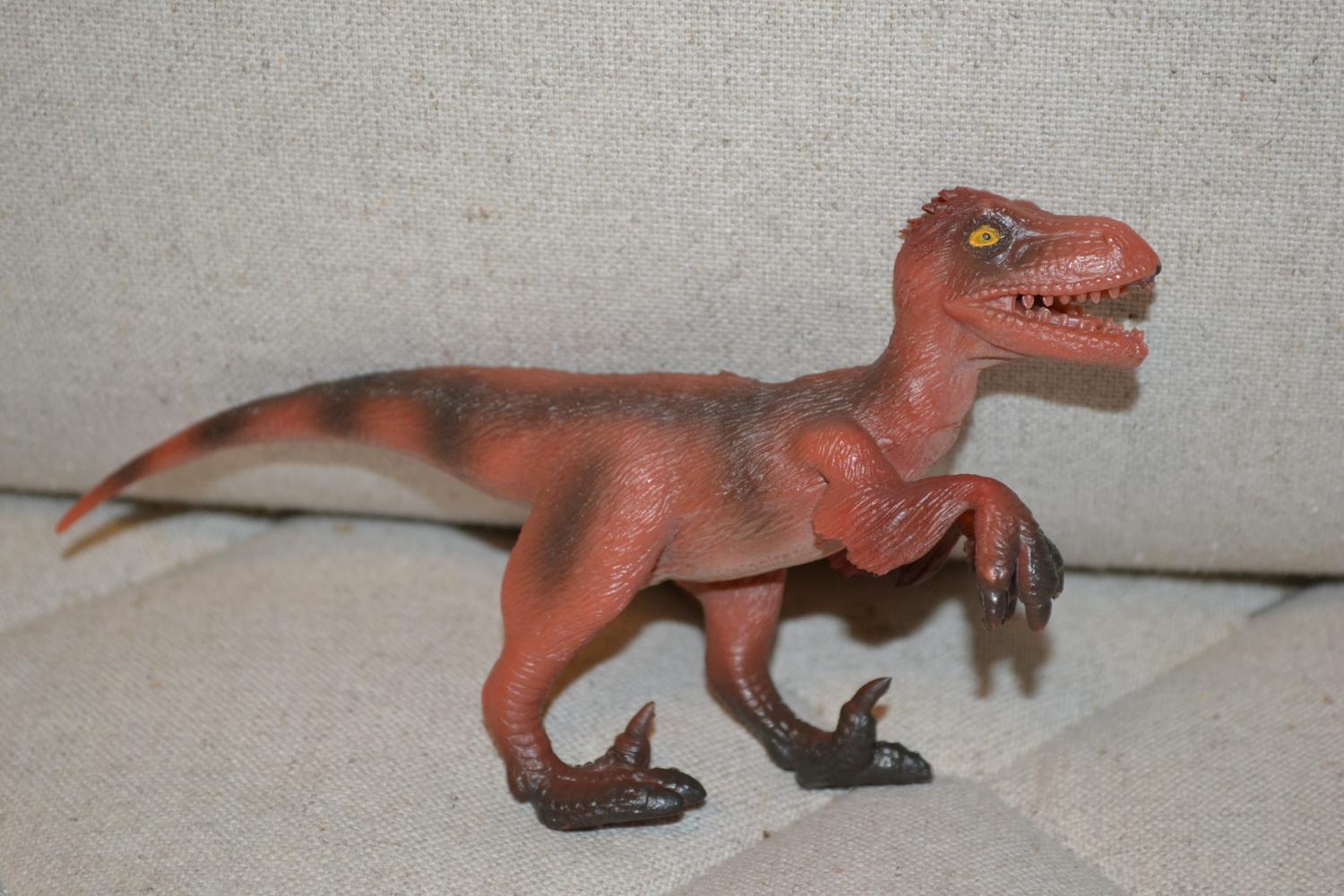 Velociraptor Röd Dinosaurie 16cm Ny