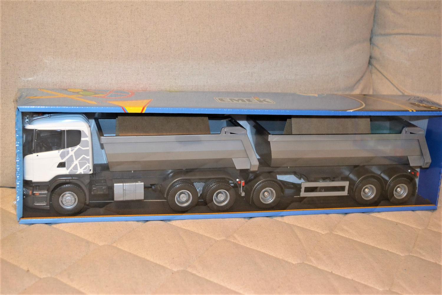Vit Scania Däckmönster Lastbil m. Tippsläp 2st 1:25 Emek 58cm Ny