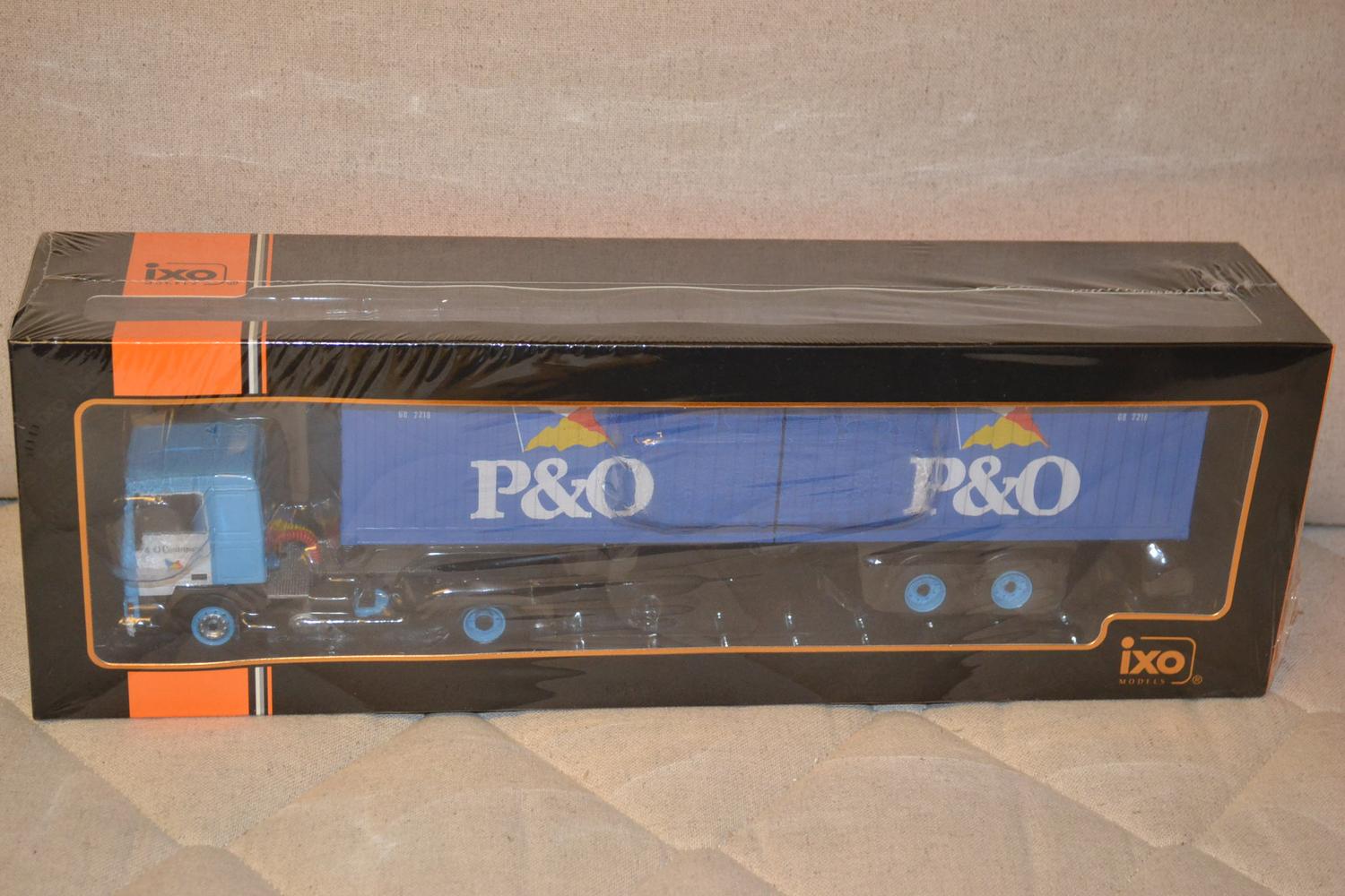 Volvo F10 Lastbil m. Containrar P&O Släp 1:43 IXO 35cm Ny