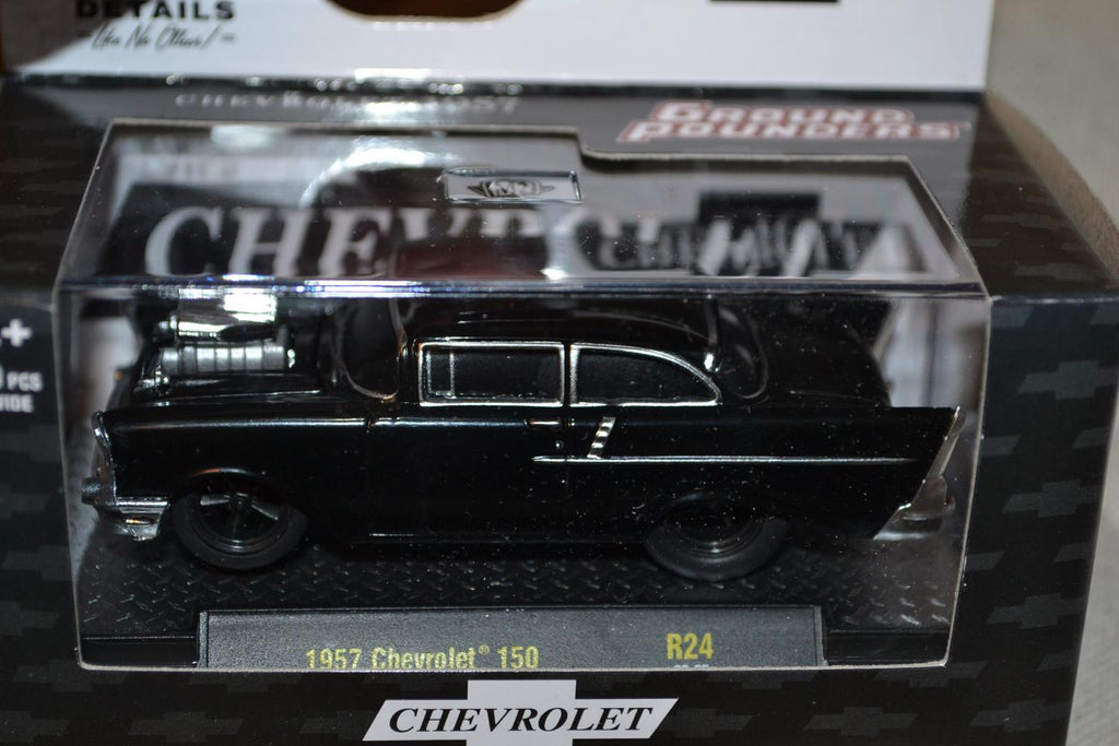 1957 Chevrolet 150 Svart 1:64 M2 Machines (Ground Pounders 24) 8cm Ny