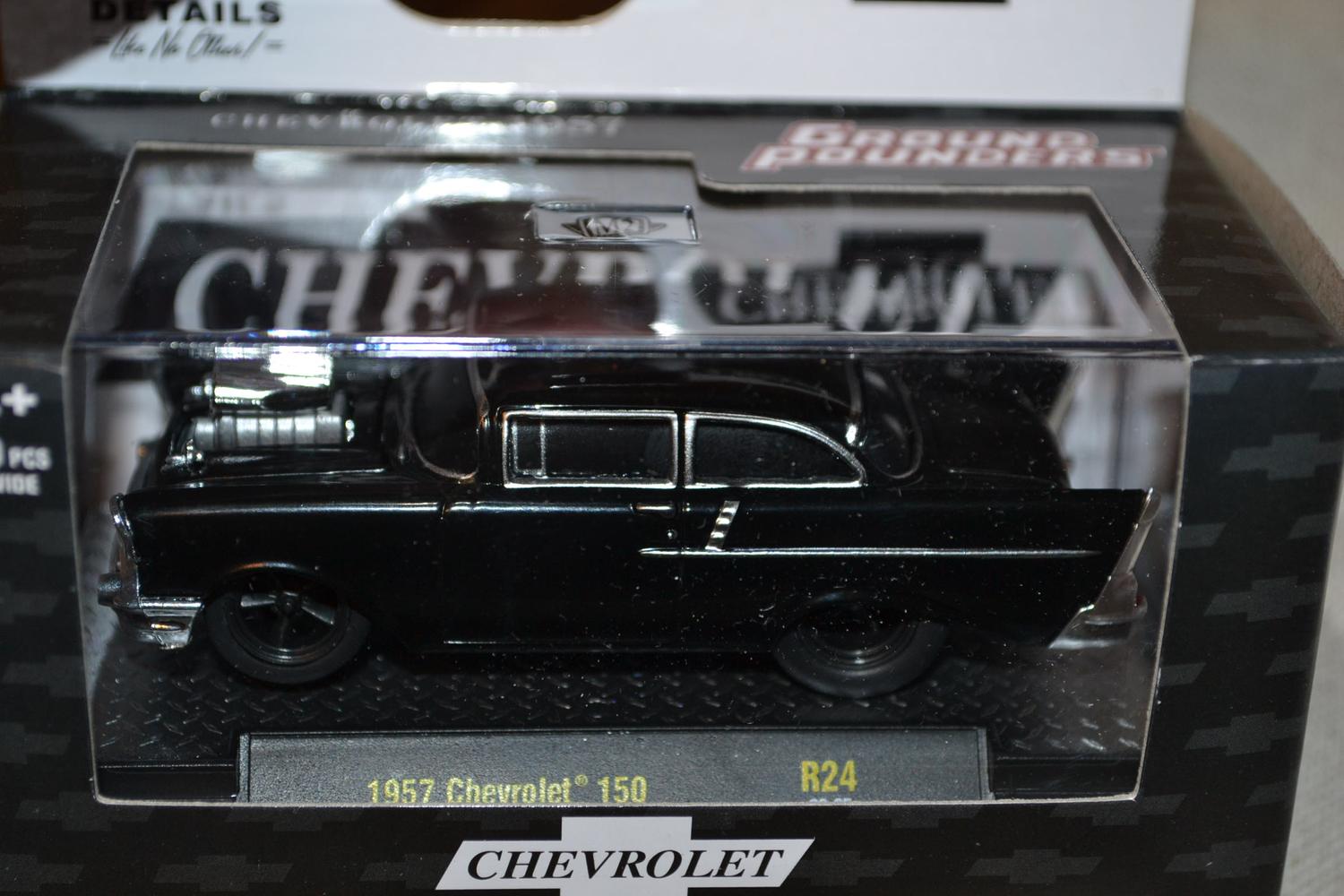 1957 Chevrolet 150 Svart 1:64 M2 Machines (Ground Pounders 24) 8cm Ny