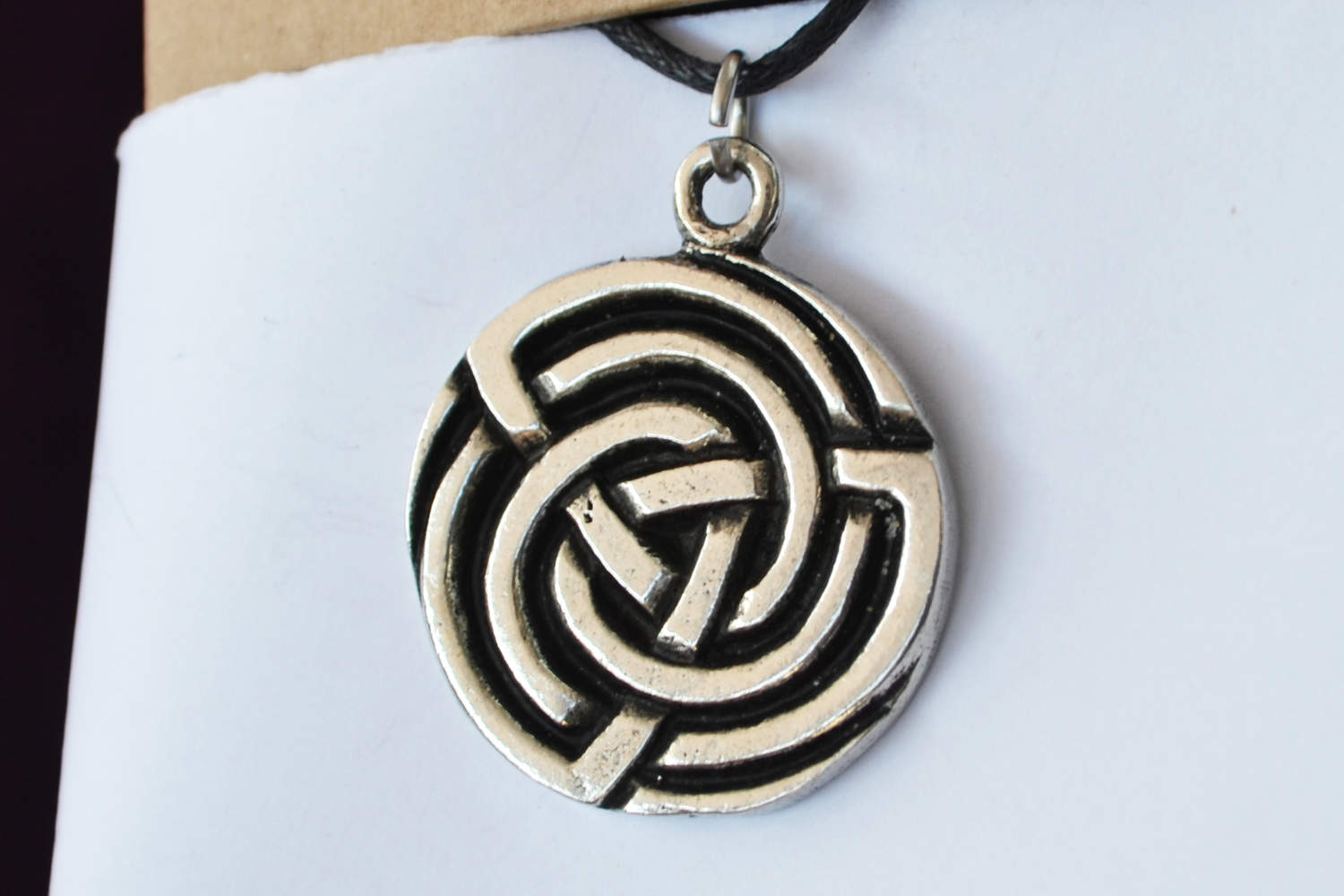 Triskele Knut Keltiskt Piktiskt Rund Halsband Viking (Tenn Handgjord) Smycke Ny