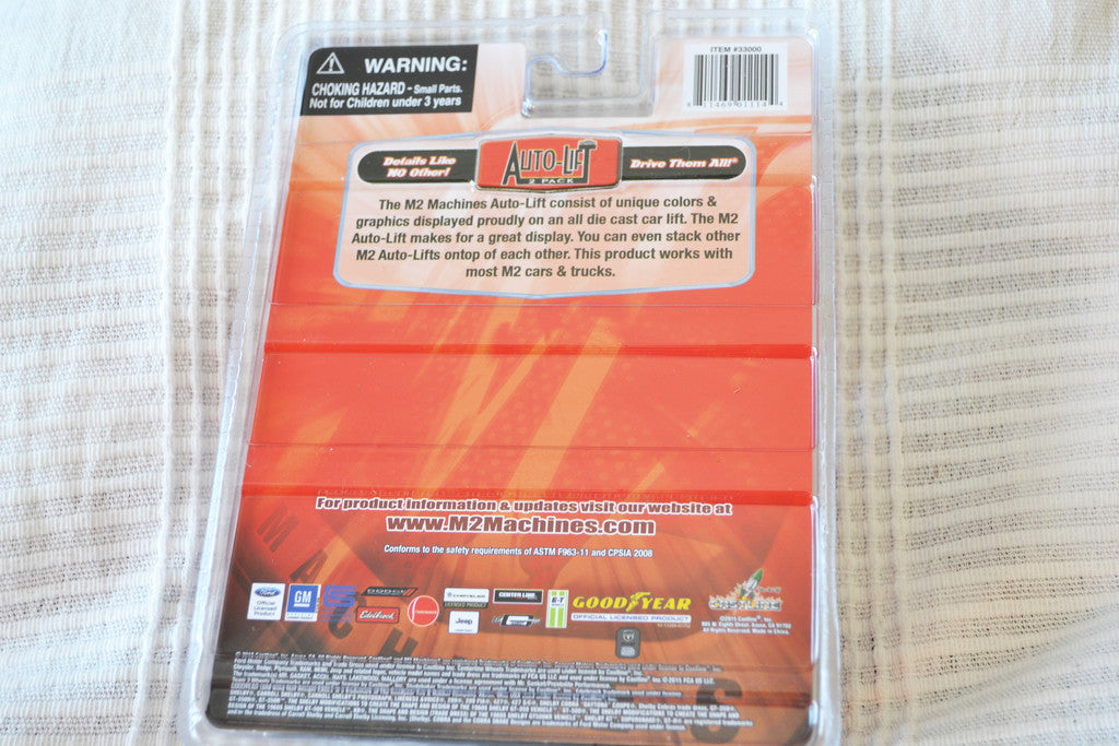 2st Ford Falcon Club Wagon + Billyft 1:64 M2 Machines (Auto