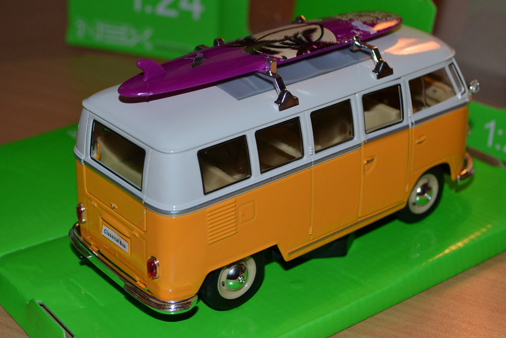 Volkswagen Buss fr. 1963 Klassisk 1:24 Welly Gul/Vit m. Surf