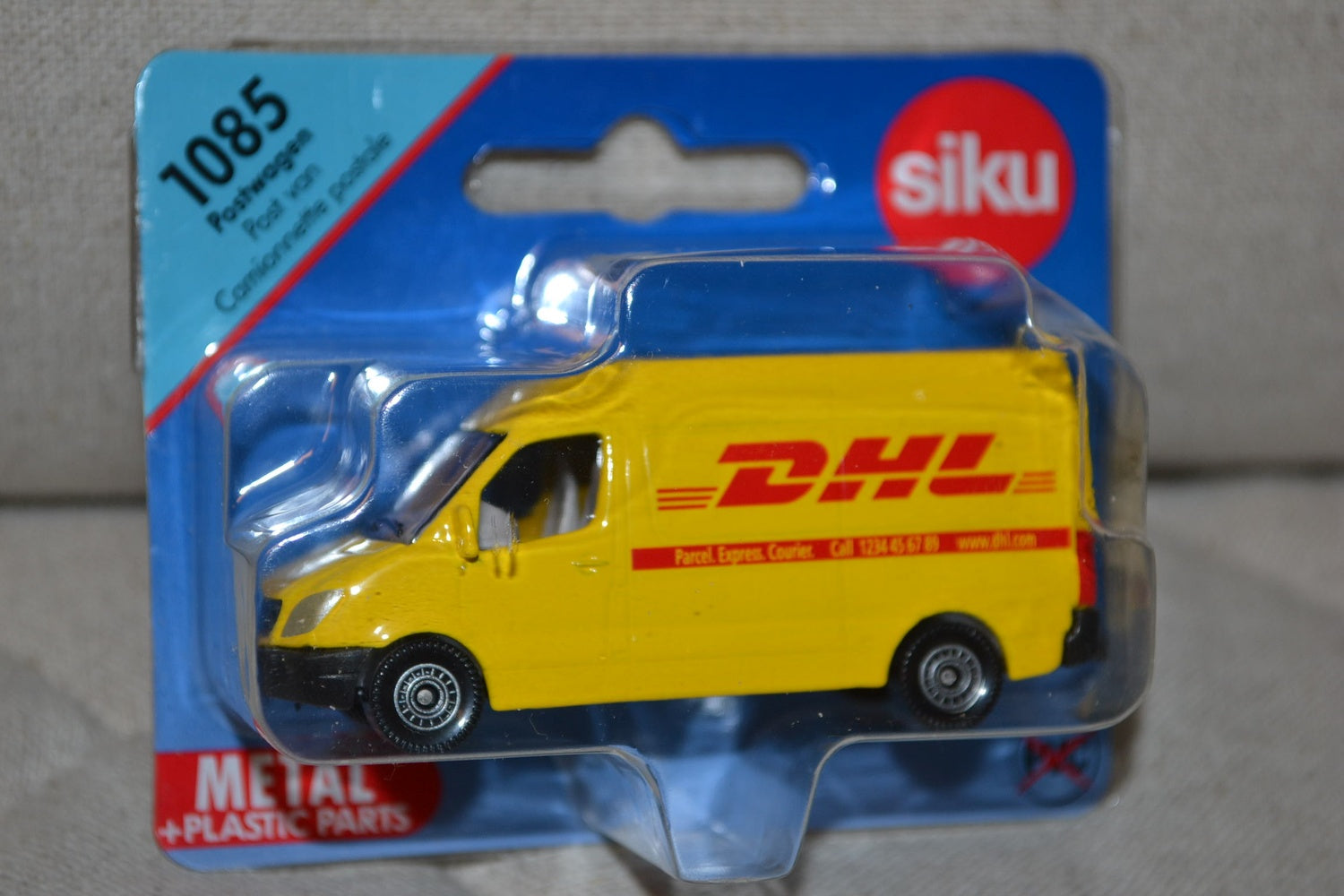 DHL Paketbil Gul Mercedes Sprinter Siku 1085 8cm Ny