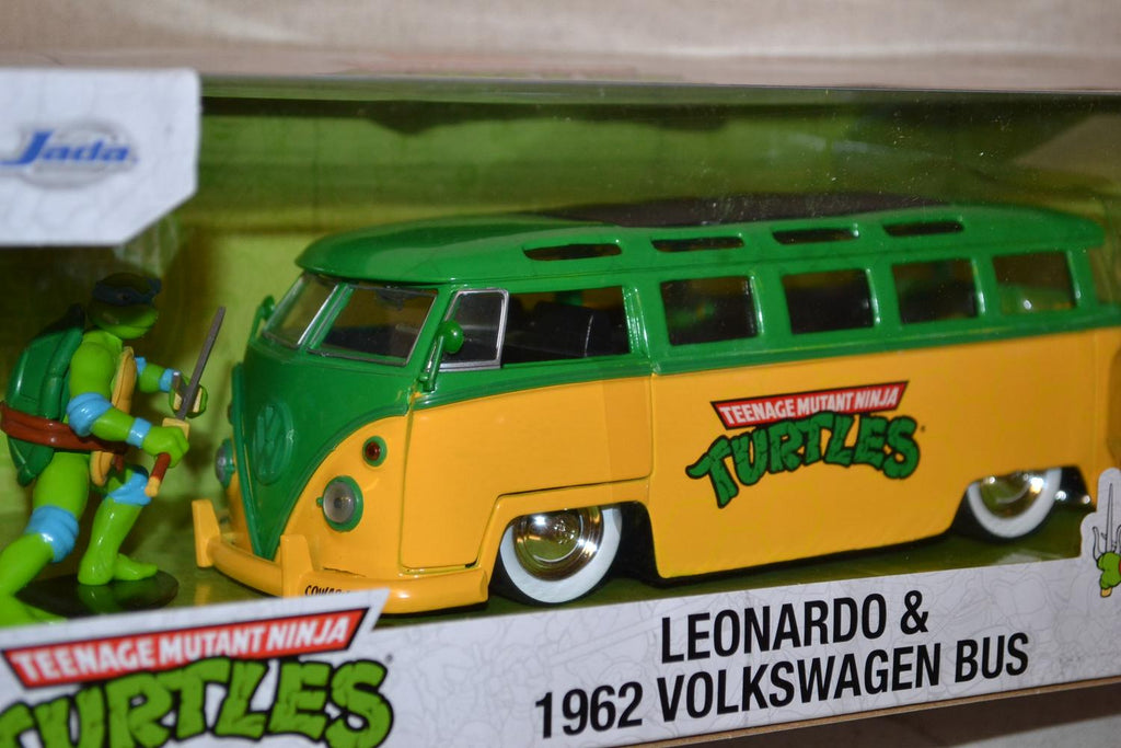 1962 Volkswagen Folkbuss T1 TMNT m. Figur 1:24 Jada 20cm Ny