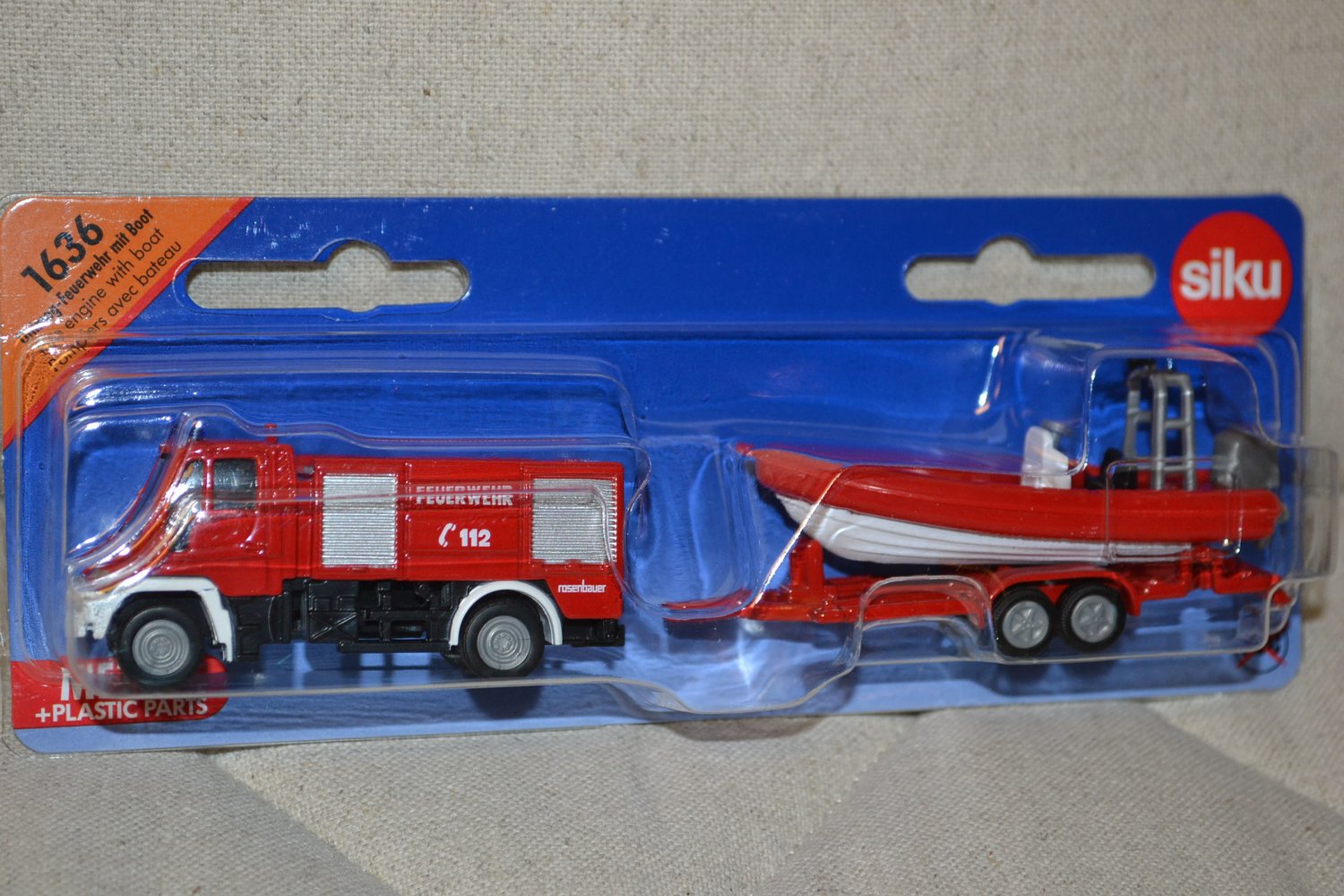 Brandbil Unimog m Båt Röd Siku 1636 17cm Ny