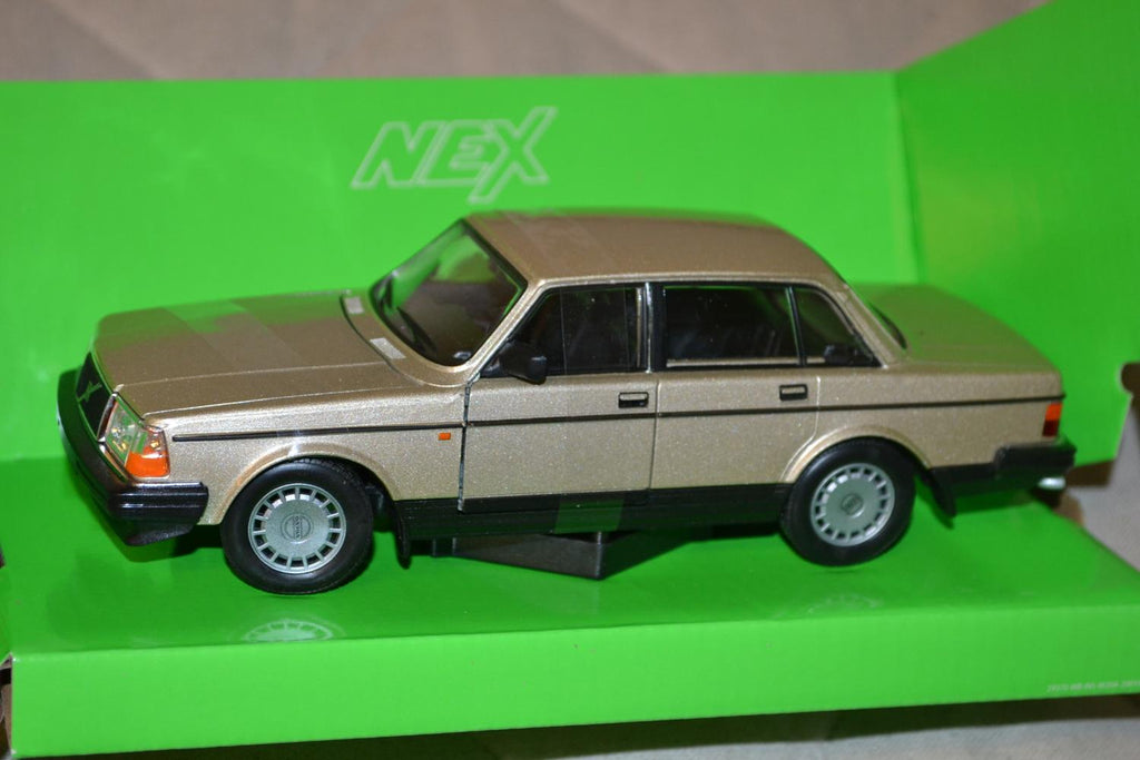Volvo 240 GL Guld 1:24 Welly 19cm (Öppningsbara delar) Ny