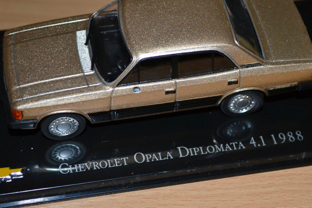 Chevrolet Opala Diplomata 4.1 fr. 1988 Guld Metallic 1:43 De