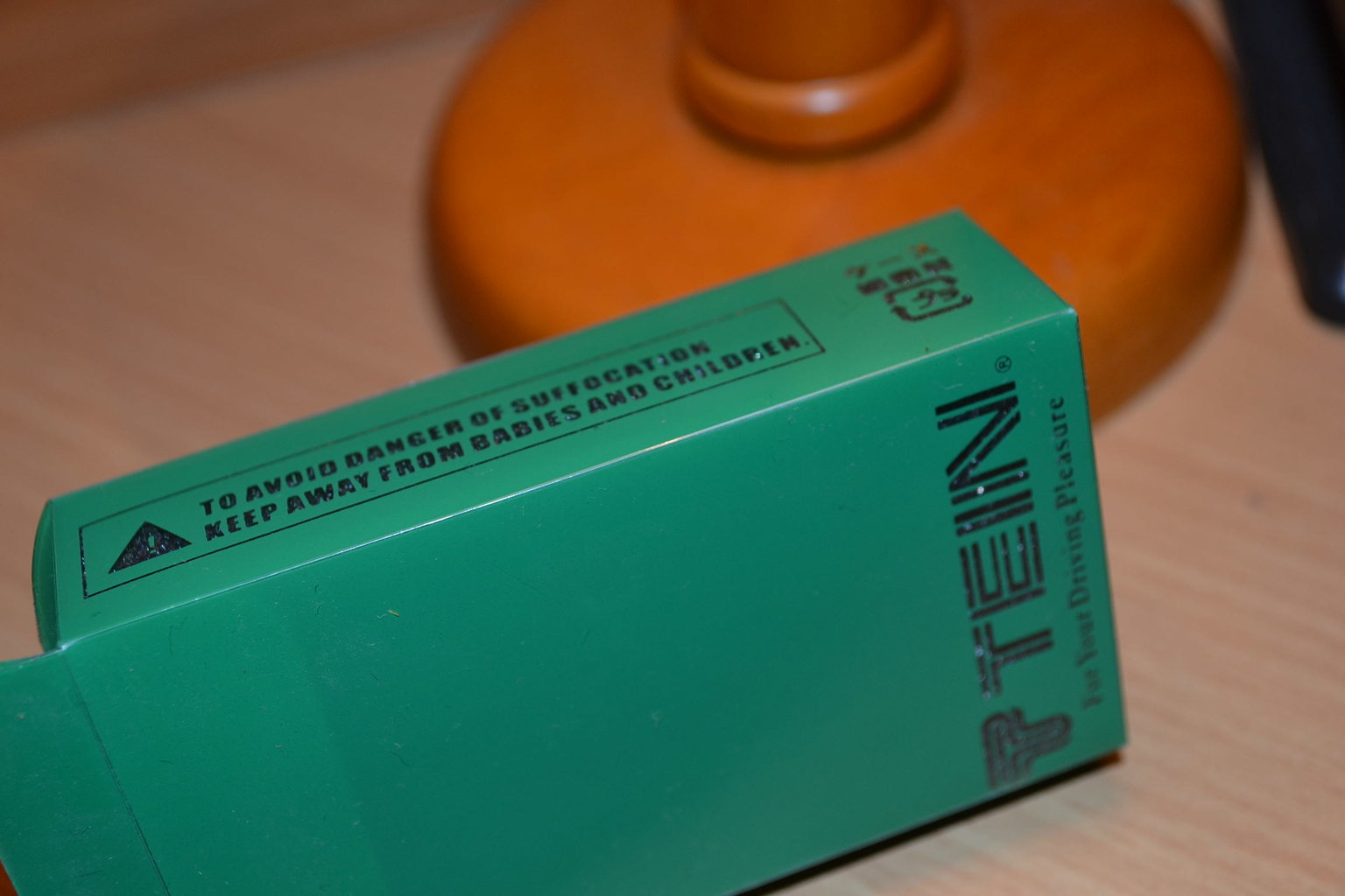 Tein Röd Fjädring Röd Nyckelring Mini m. Berlock Metall 2,5cm Ny