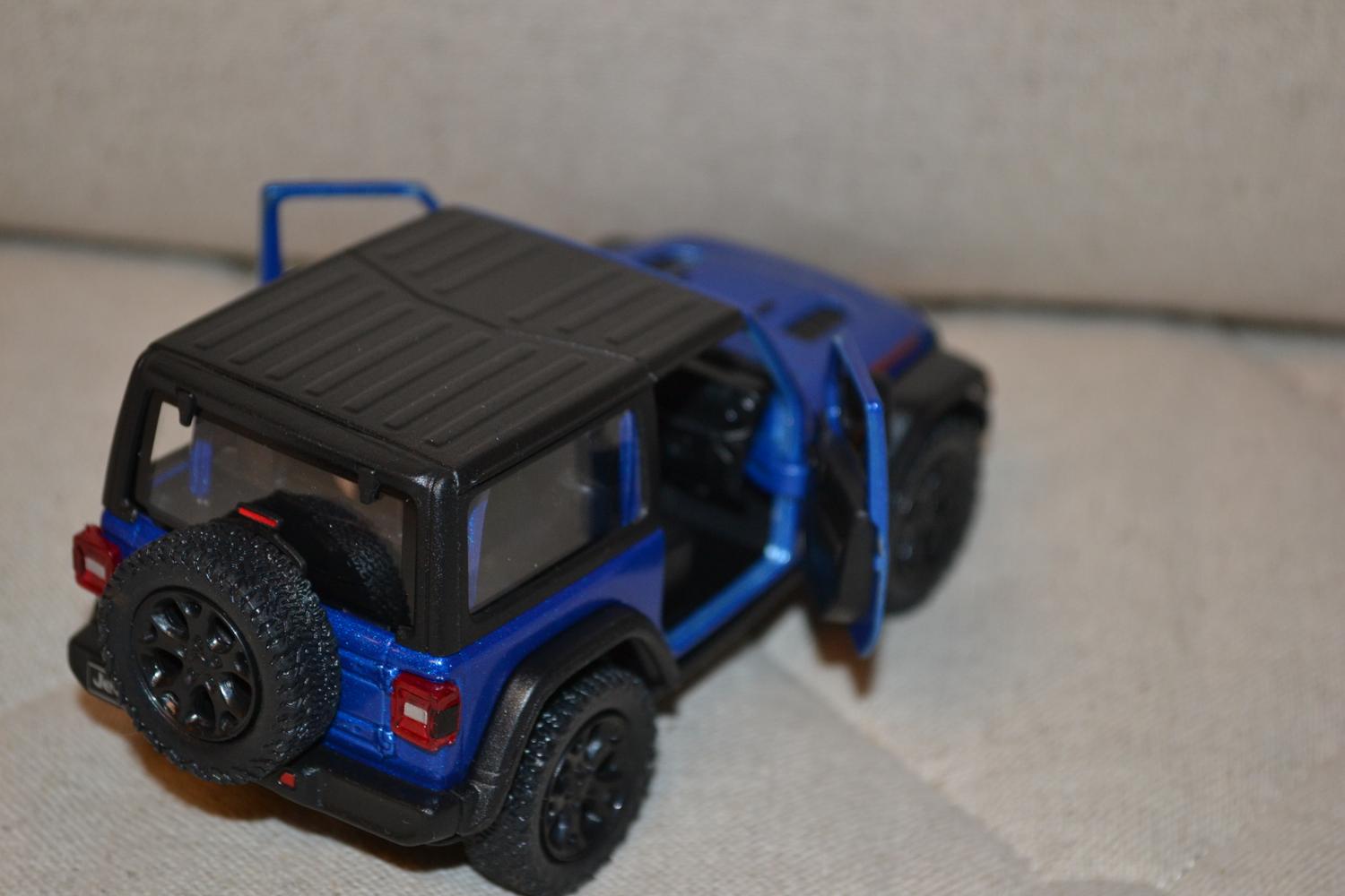 Blå Jeep Wrangler Rubicon Hard Top 2017 1:34 Kinsmart 13cm Ny