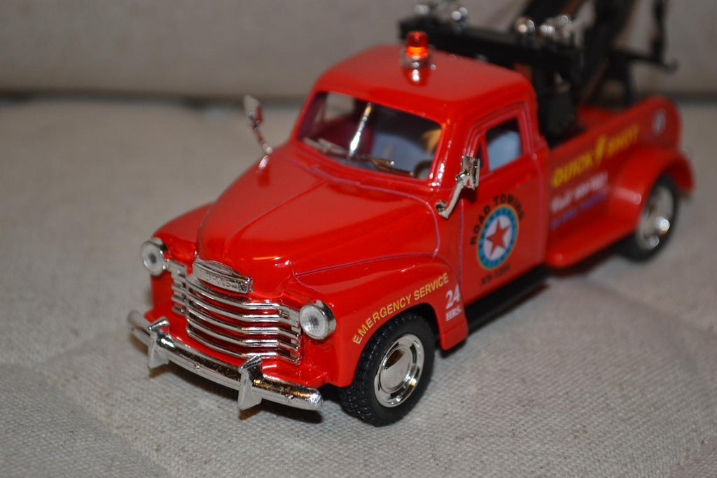 Röd Chevrolet 3100 Bilbärgare 1953 1:38 Kinsmart 14cm Ny