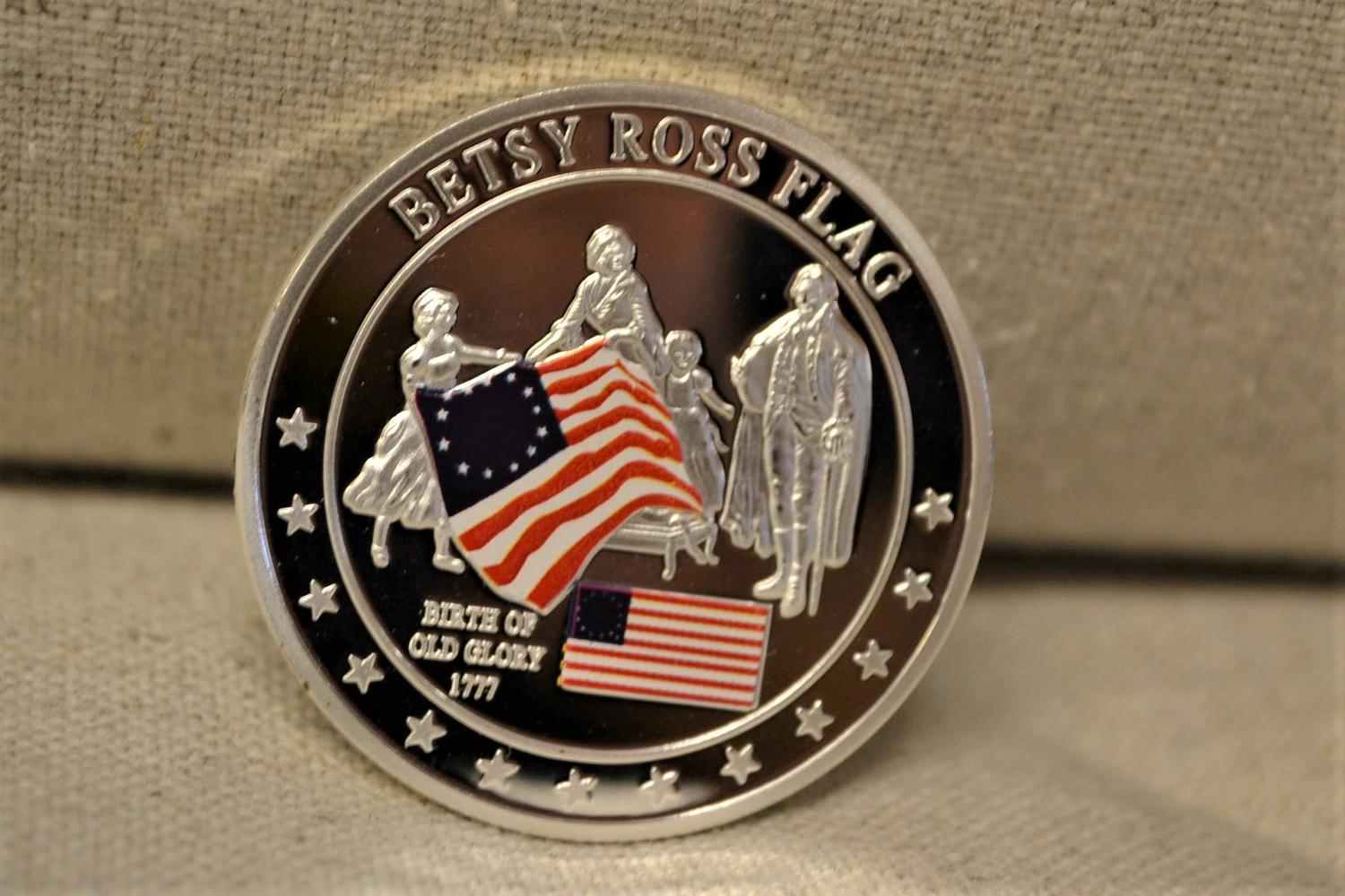 Betsy Ross Flag 1777 Mynt USA Silverplätering 4cm Ny