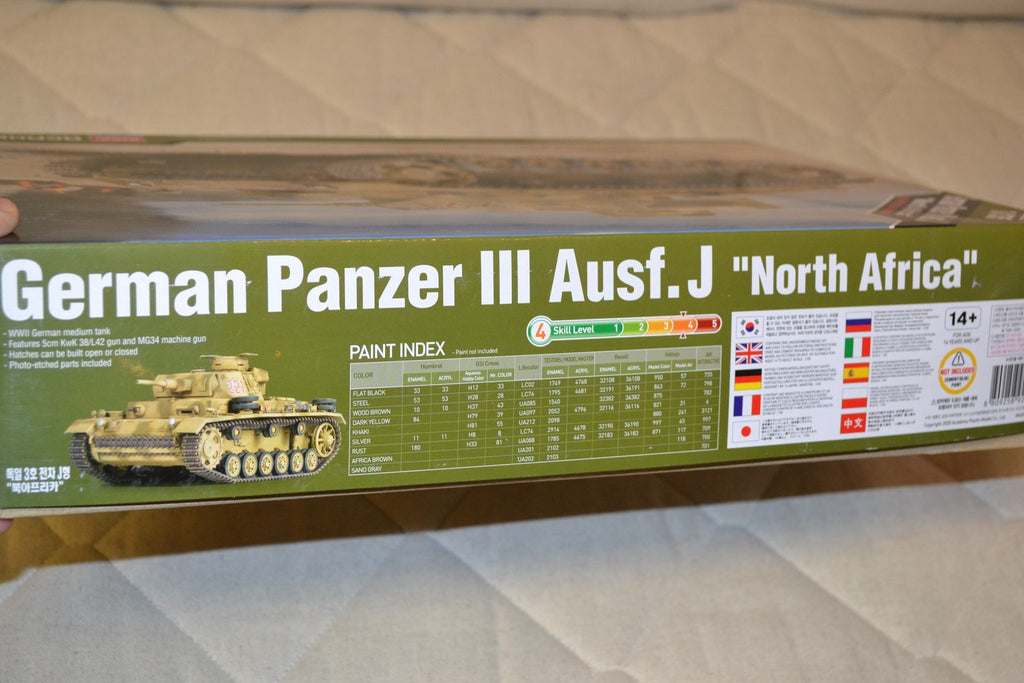 Panzer III Ausf. J 1:35 North Africa Pansarvagn Tyskland WW2 Academy Ny