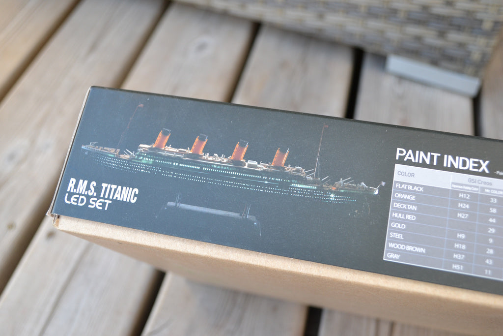R.M.S.Titanic 1:700 MCP Färgade Delar + LED Belysning Academy