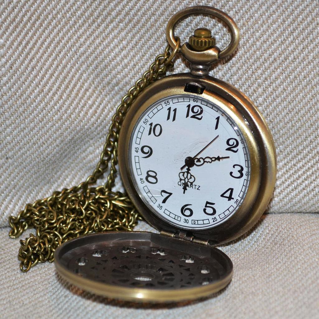 Hjärtan m. Hål Broderimönster Fickur  Brons/Vintage Halsband